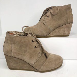 Toms Size 7 Desert Taupe Lace Up Suede Wedge Boots